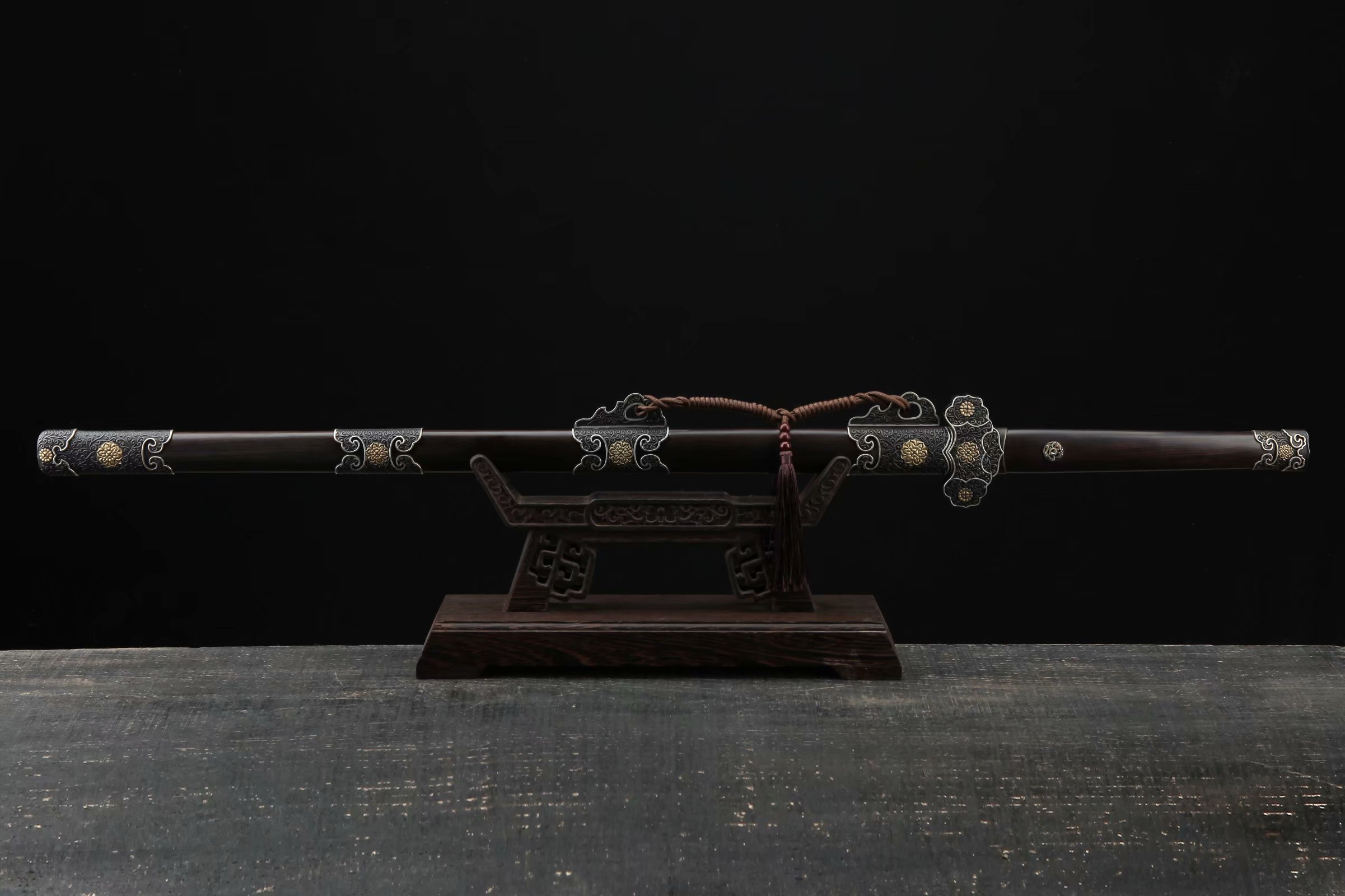 三色铜“青龙刀盘”武士刀（黑檀