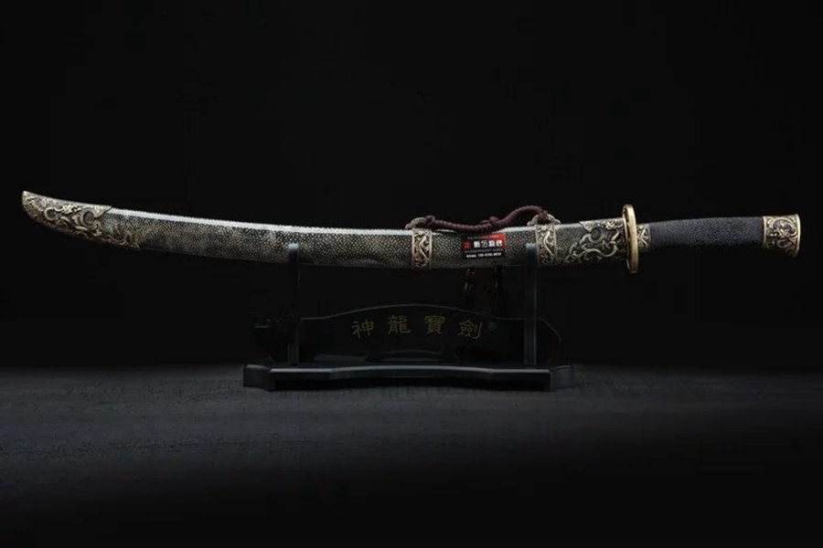 三色铜“青龙刀盘”武士刀（黑檀