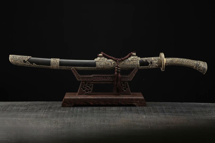 三色铜“青龙刀盘”武士刀（黑檀