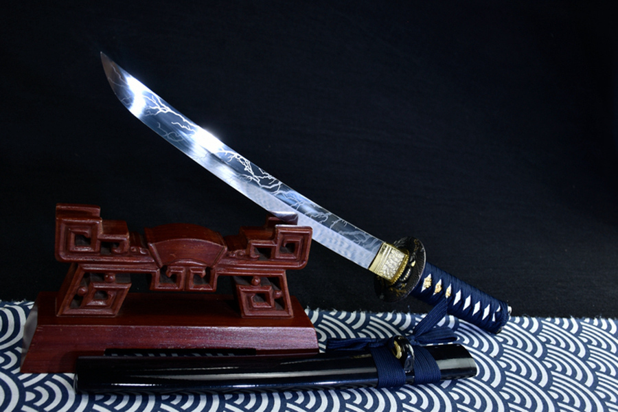 三色铜“青龙刀盘”武士刀（黑檀