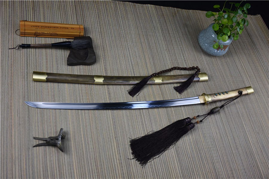 三色铜“青龙刀盘”武士刀（黑檀