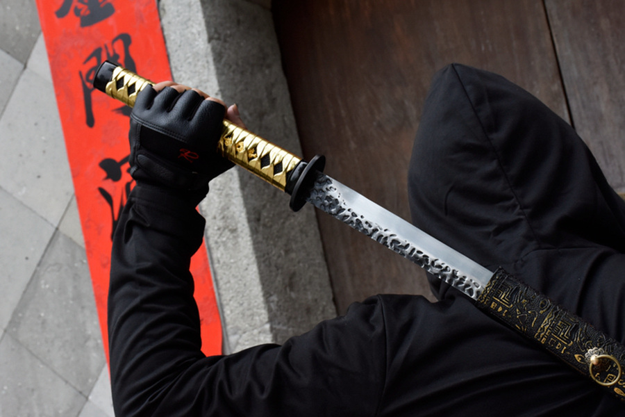 三色铜“青龙刀盘”武士刀（黑檀