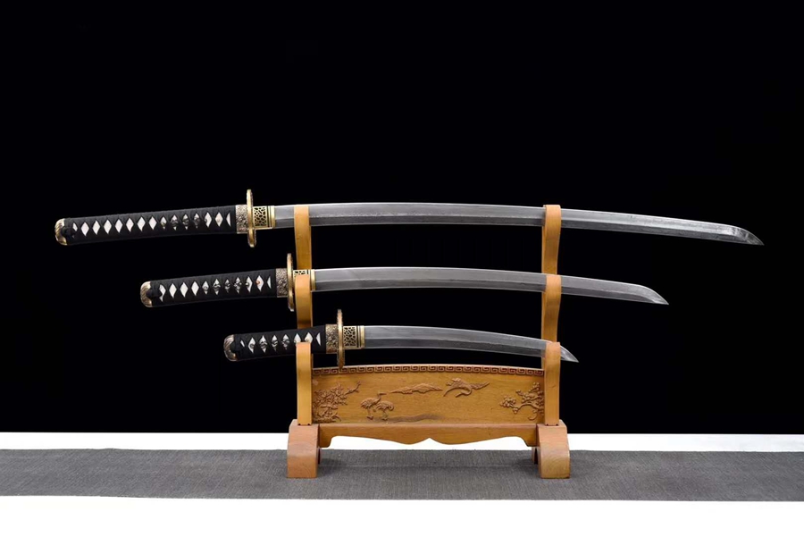 三色铜“青龙刀盘”武士刀（黑檀
