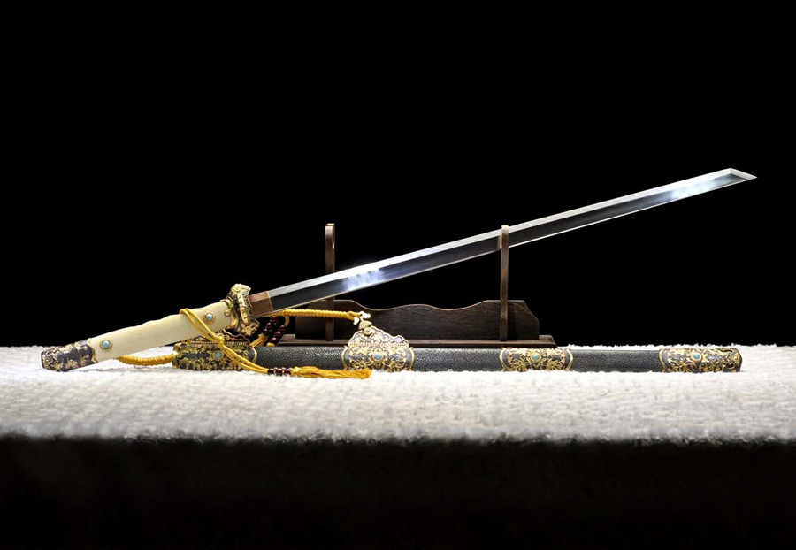 三色铜“青龙刀盘”武士刀（黑檀