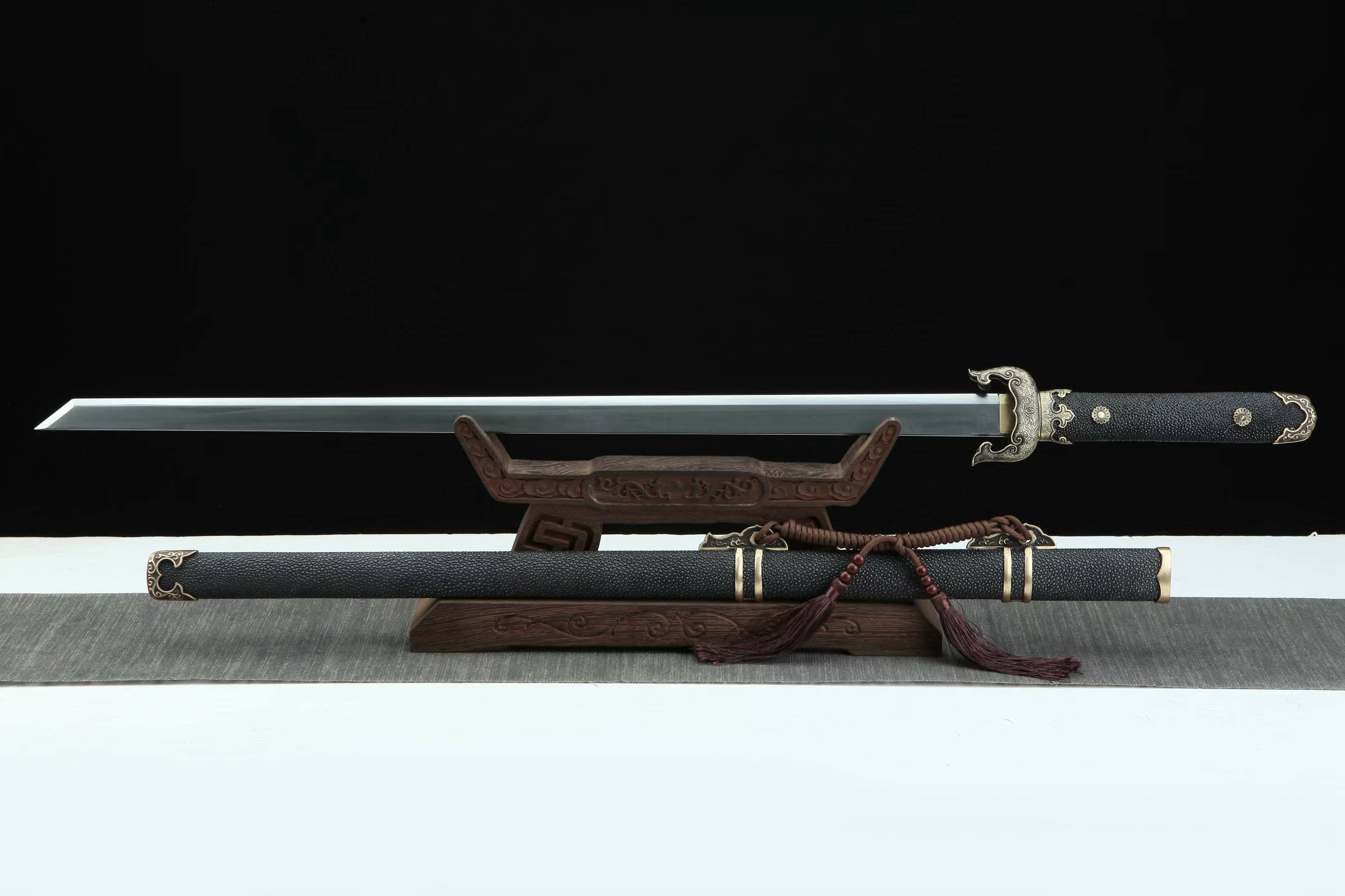 三色铜“青龙刀盘”武士刀（黑檀