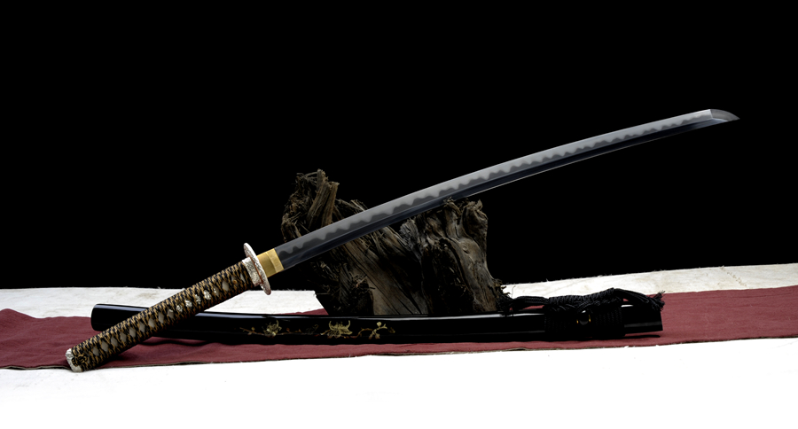 三色铜“青龙刀盘”武士刀（黑檀