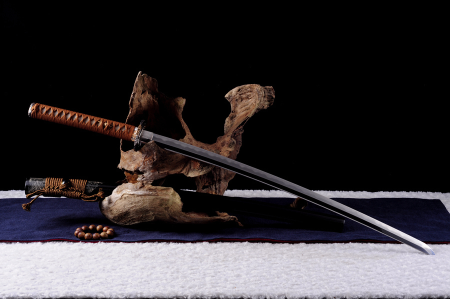 三色铜“青龙刀盘”武士刀（黑檀