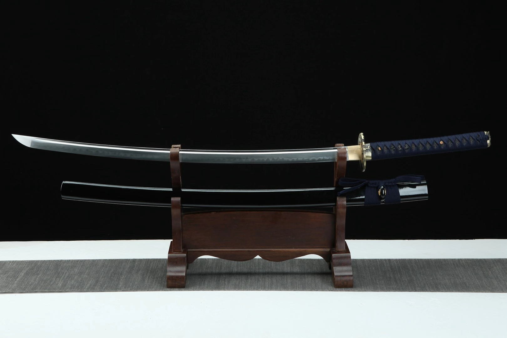 三色铜“青龙刀盘”武士刀（黑檀
