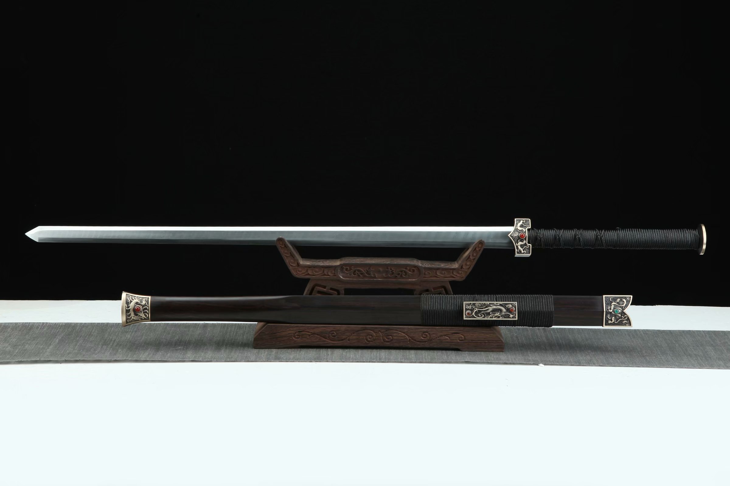 三色铜“青龙刀盘”武士刀（黑檀
