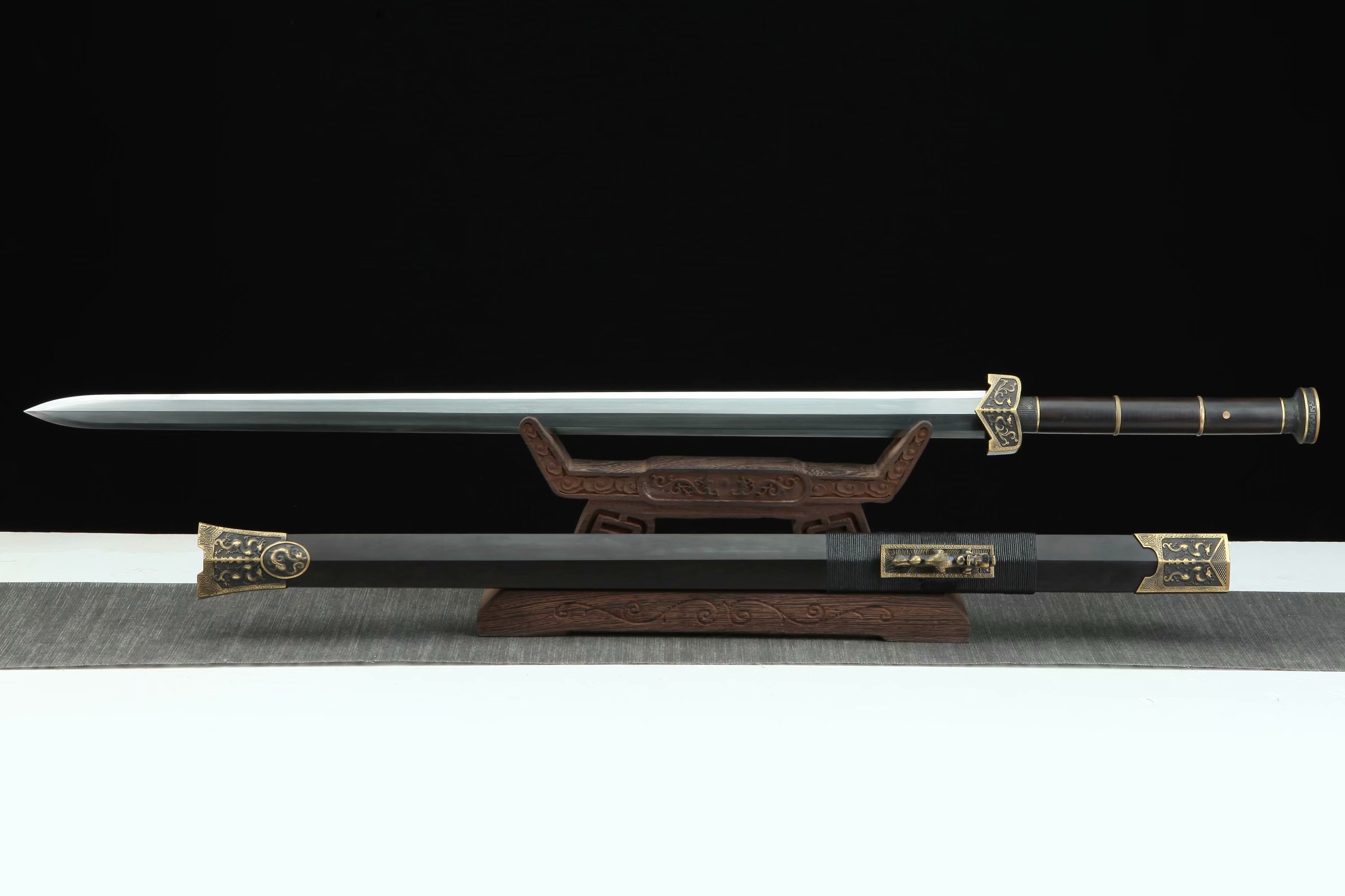 三色铜“青龙刀盘”武士刀（黑檀