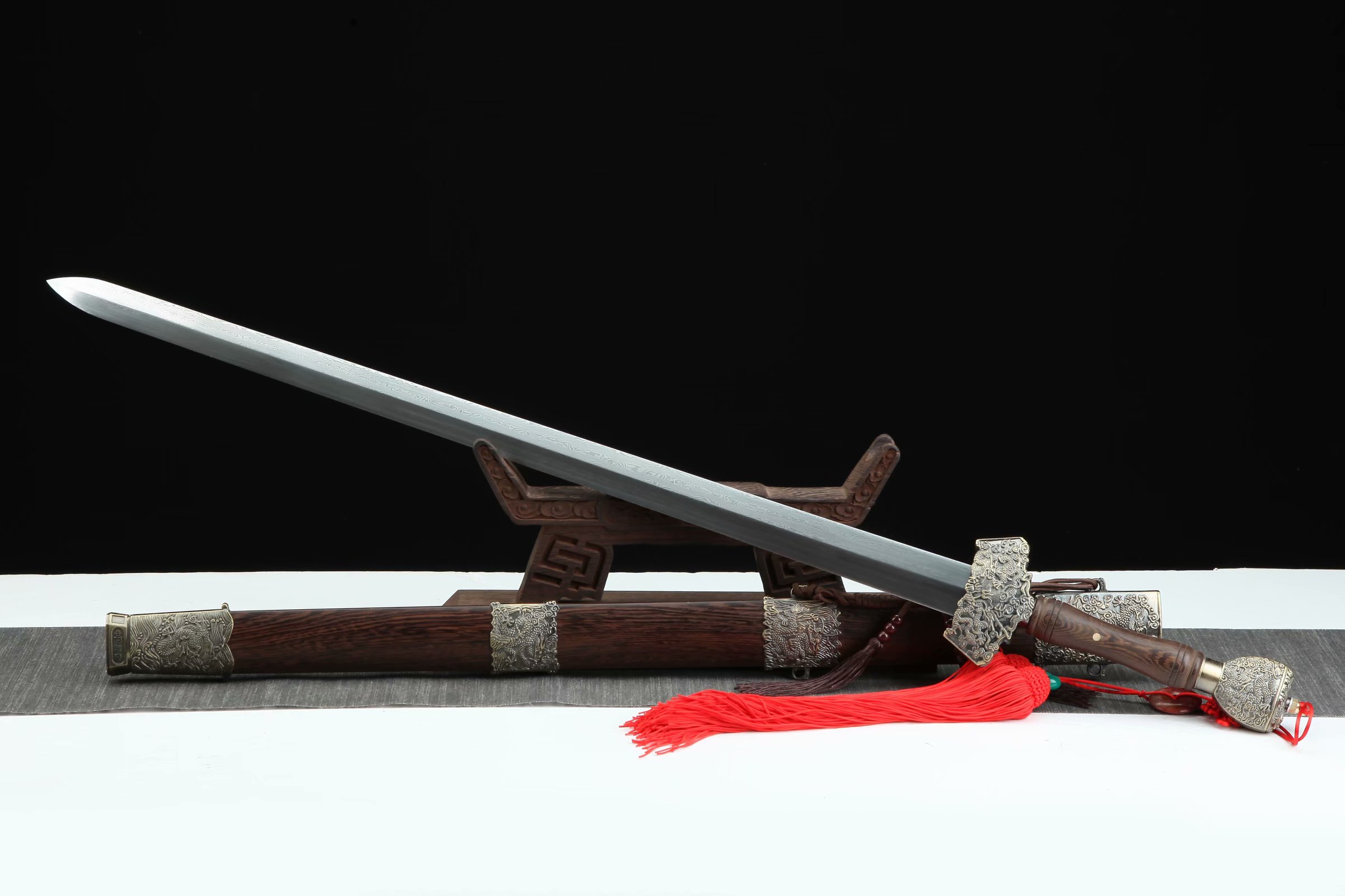 三色铜“青龙刀盘”武士刀（黑檀