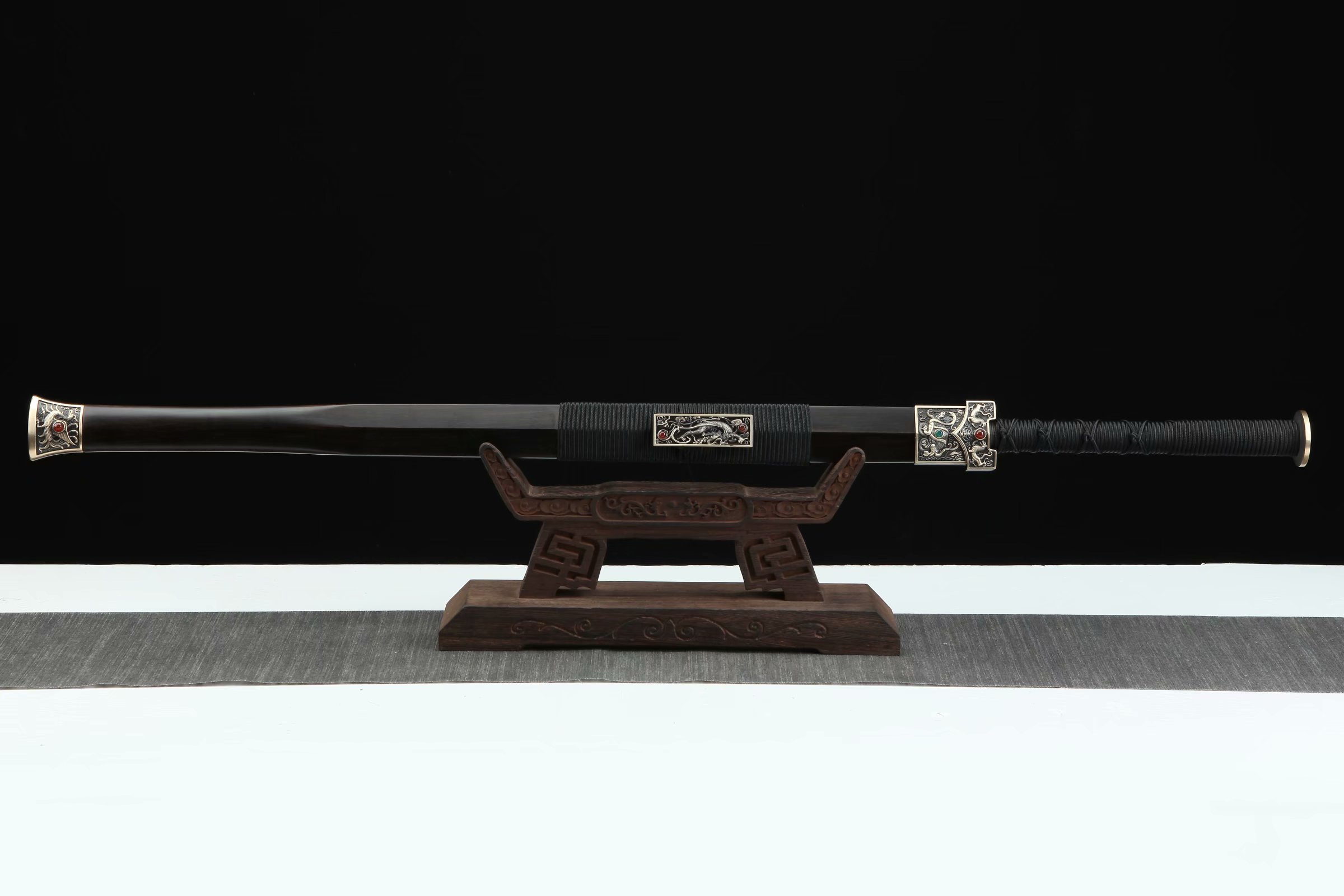 三色铜“青龙刀盘”武士刀（黑檀
