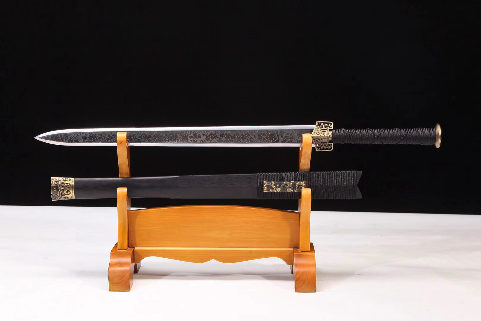 三色铜“青龙刀盘”武士刀（黑檀