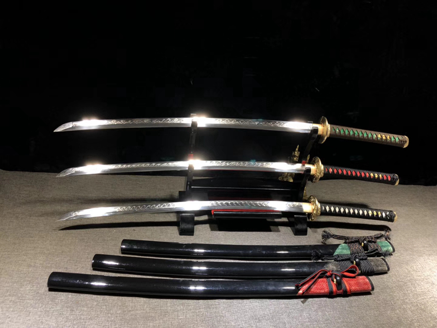 三色铜“青龙刀盘”武士刀（黑檀
