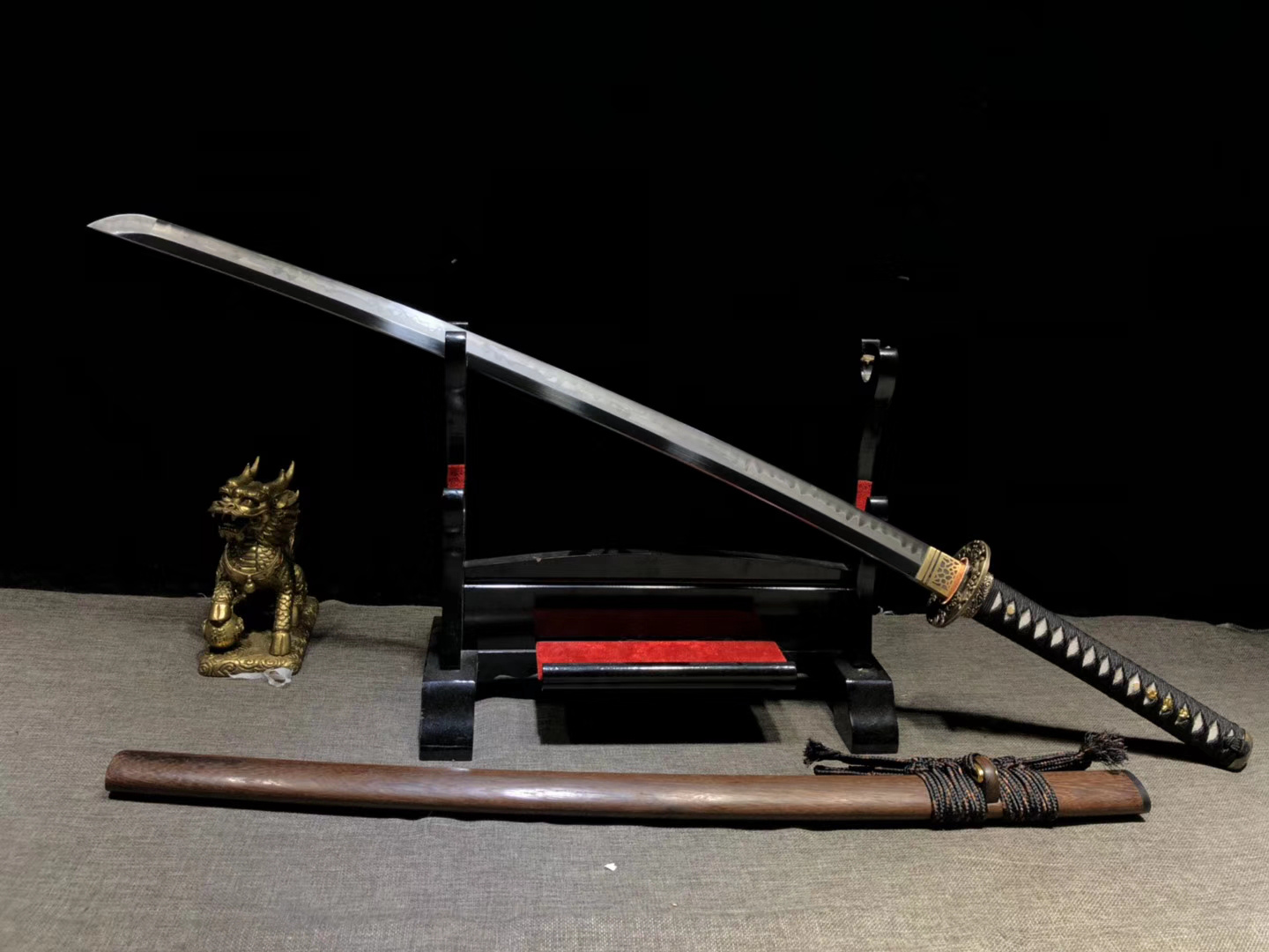 三色铜“青龙刀盘”武士刀（黑檀
