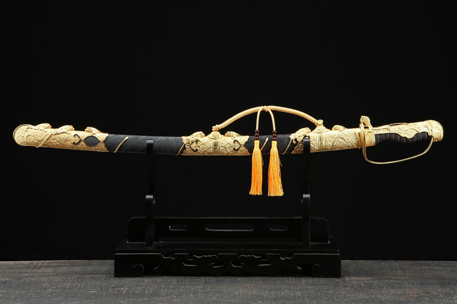 三色铜“青龙刀盘”武士刀（黑檀