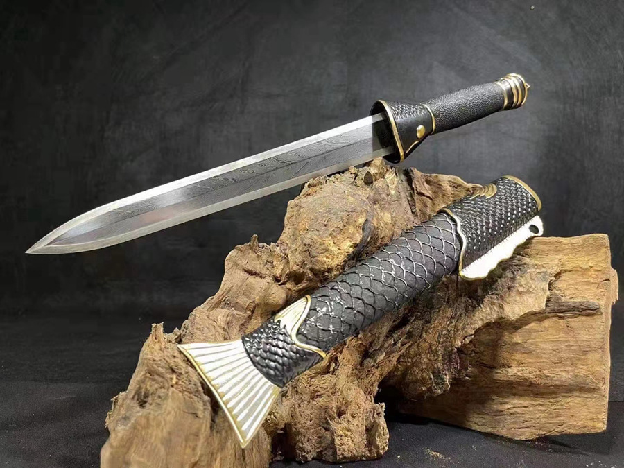 三色铜“青龙刀盘”武士刀（黑檀