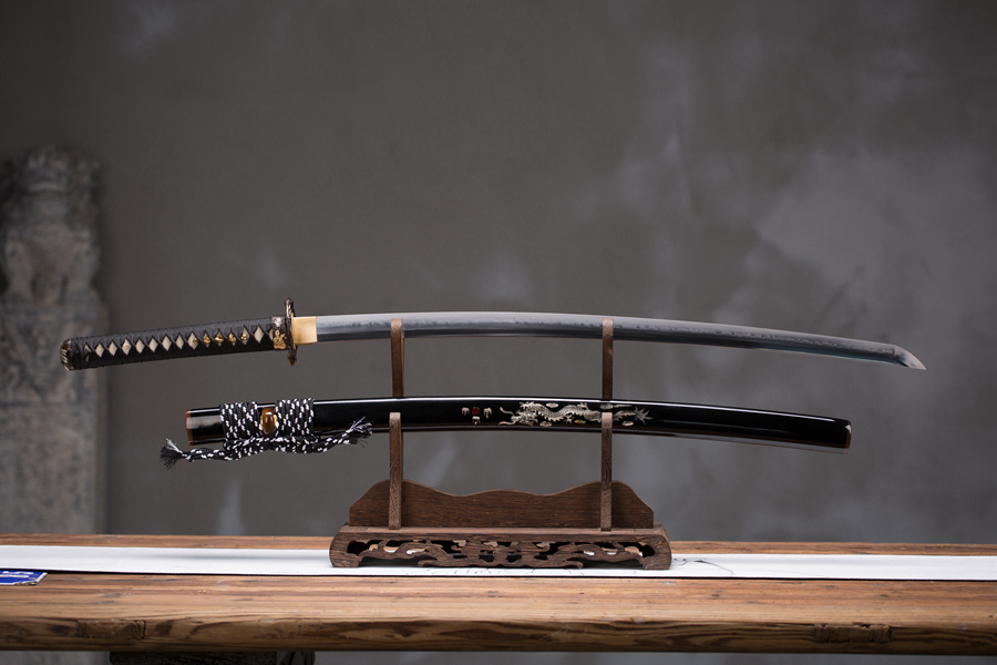三色铜“青龙刀盘”武士刀（黑檀