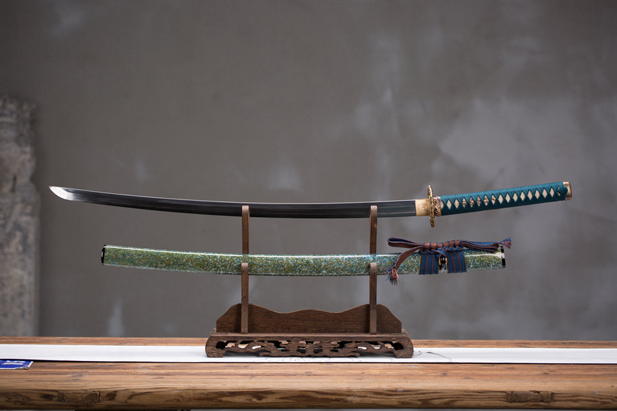 三色铜“青龙刀盘”武士刀（黑檀
