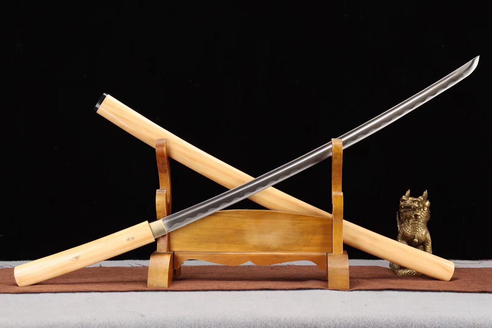 三色铜“青龙刀盘”武士刀（黑檀