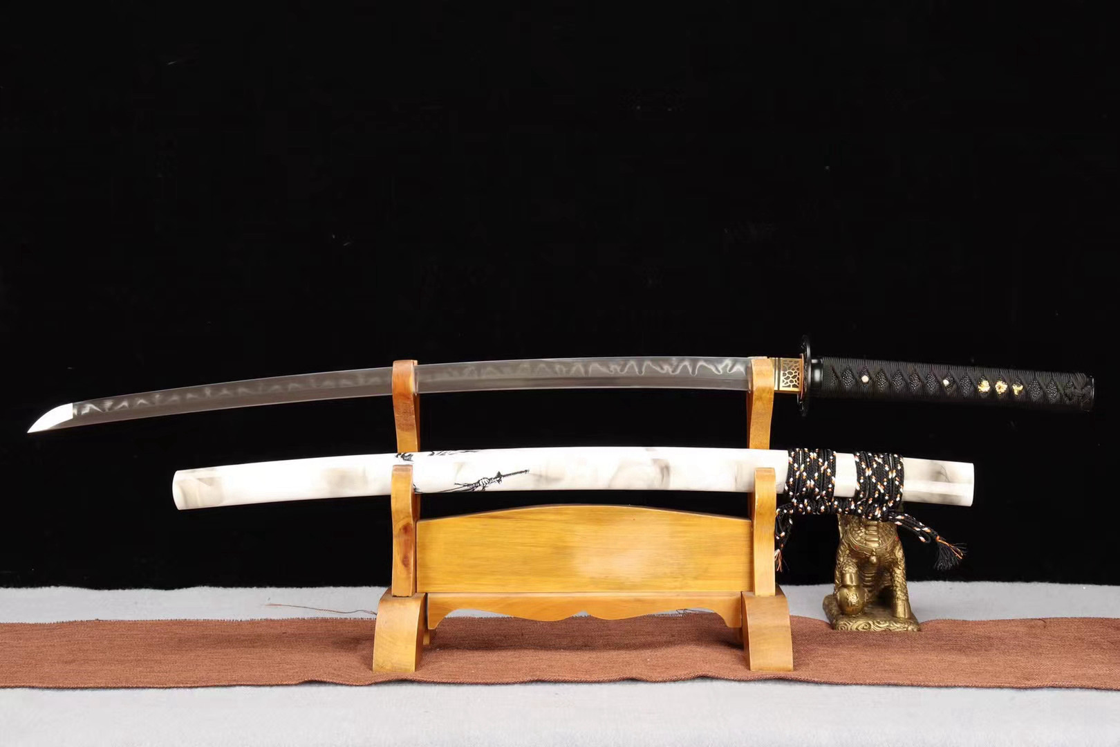 三色铜“青龙刀盘”武士刀（黑檀