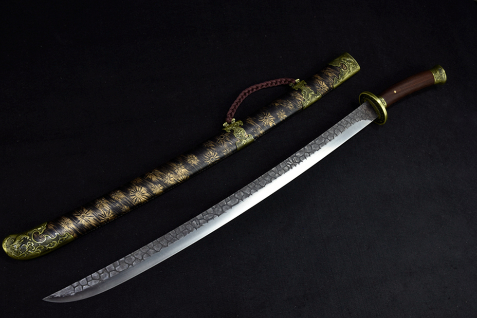 三色铜“青龙刀盘”武士刀（黑檀