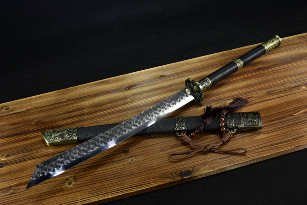 三色铜“青龙刀盘”武士刀（黑檀