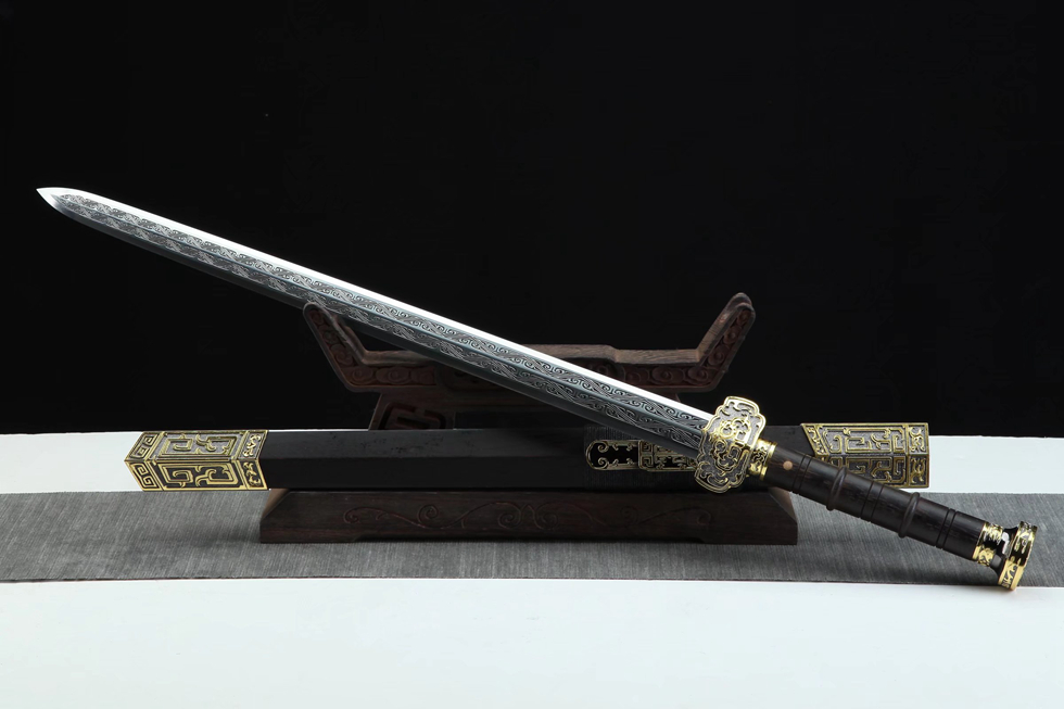 三色铜“青龙刀盘”武士刀（黑檀