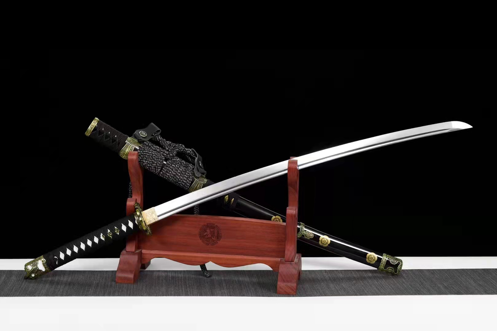 三色铜“青龙刀盘”武士刀（黑檀