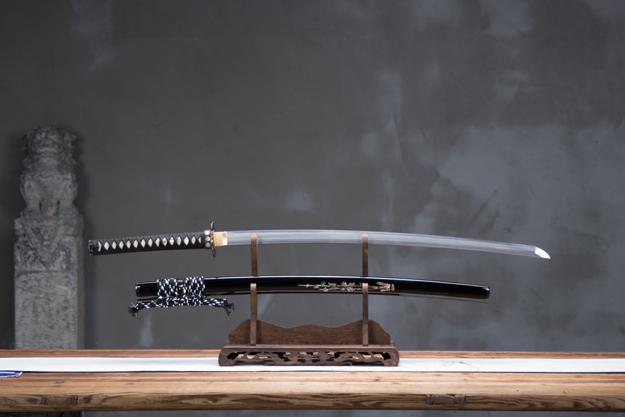 三色铜“青龙刀盘”武士刀（黑檀