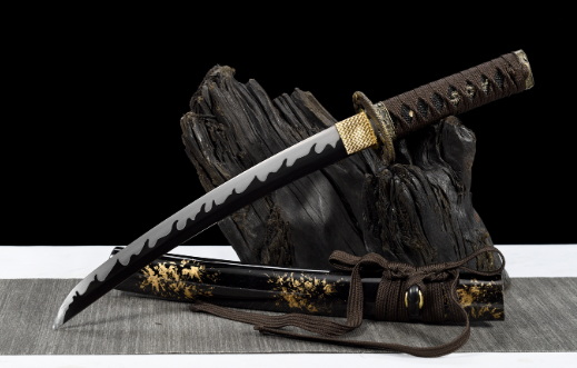 三色铜“青龙刀盘”武士刀（黑檀