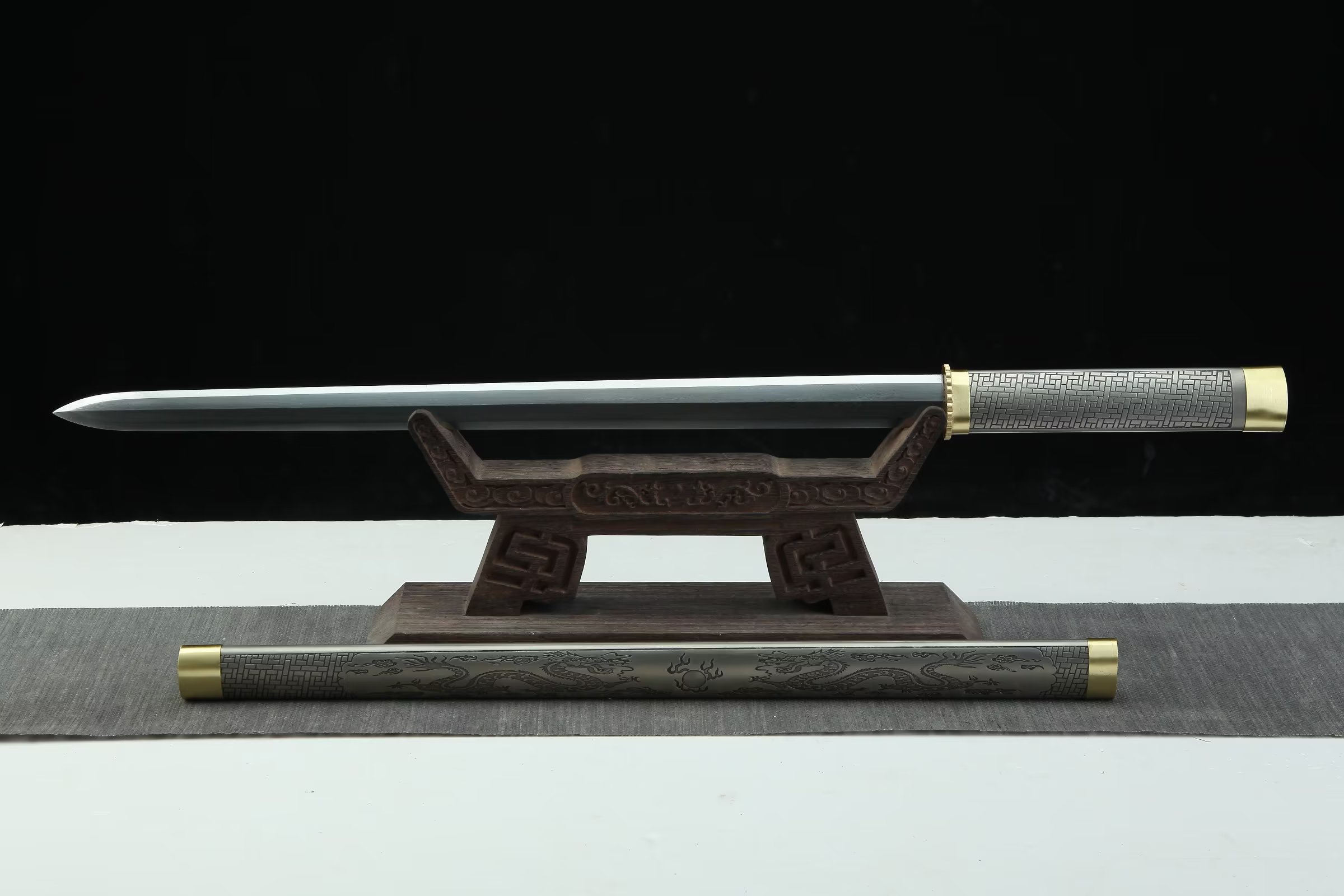 三色铜“青龙刀盘”武士刀（黑檀