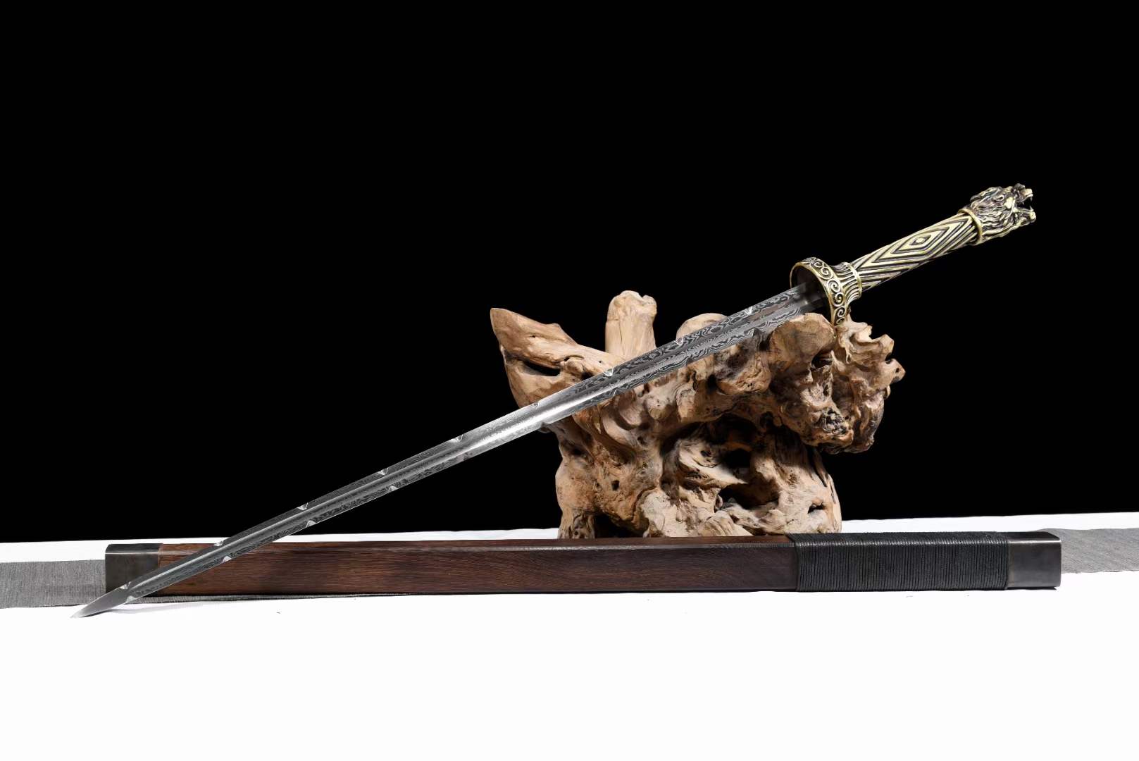 三色铜“青龙刀盘”武士刀（黑檀