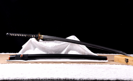 三色铜“青龙刀盘”武士刀（黑檀